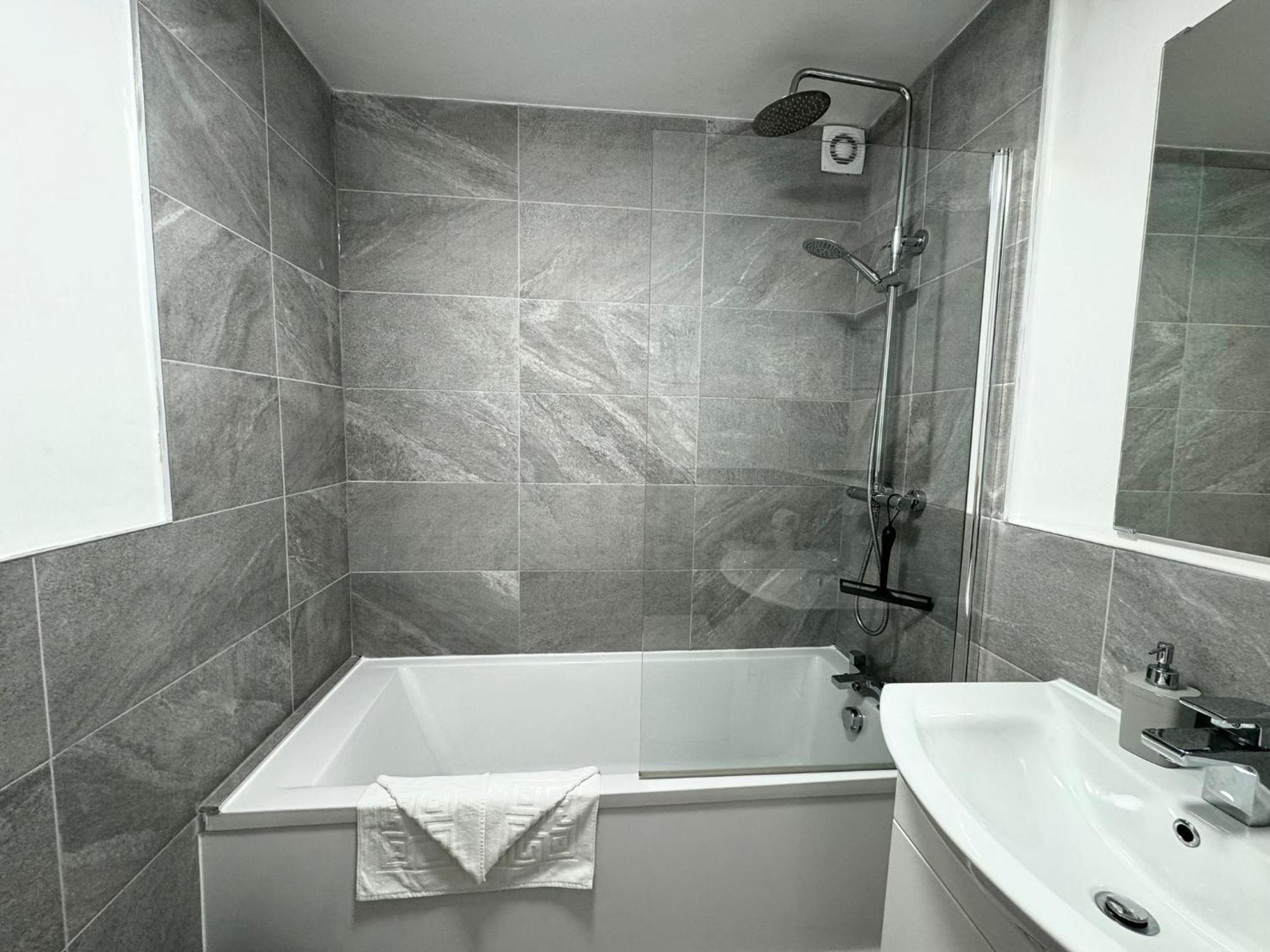 The Alnham, Large 3 Bed Apartment, Close To The City นิวคาสเซิล อะพอน ไทน์ ภายนอก รูปภาพ