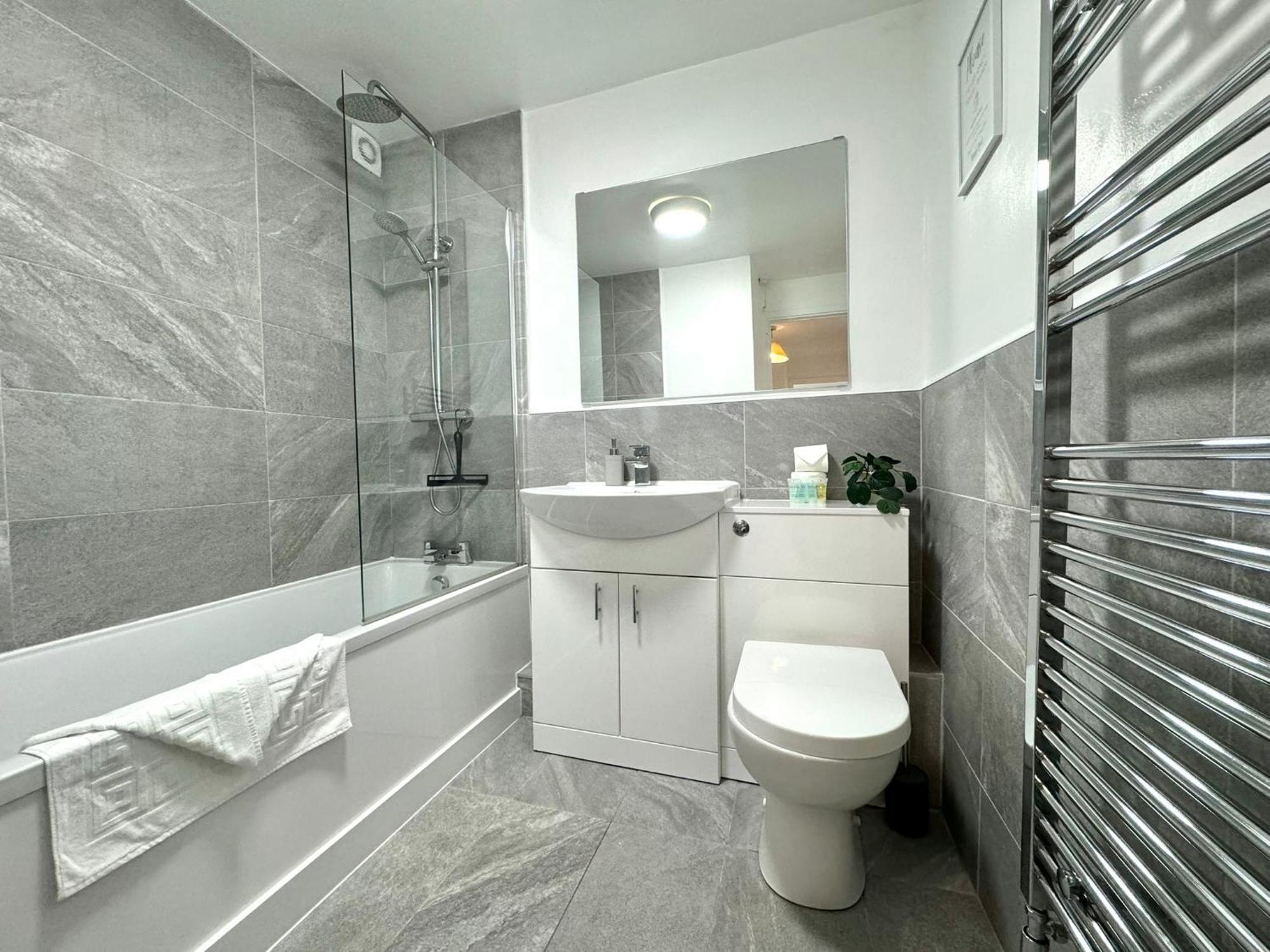 The Alnham, Large 3 Bed Apartment, Close To The City นิวคาสเซิล อะพอน ไทน์ ภายนอก รูปภาพ